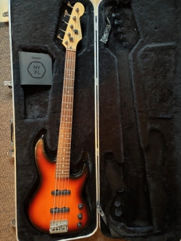 Fender Jazz Bass (4-Saiter) - Sunburst, genauer gesagt sehr wahrscheinlich 2-Color Sunburst, gebraucht