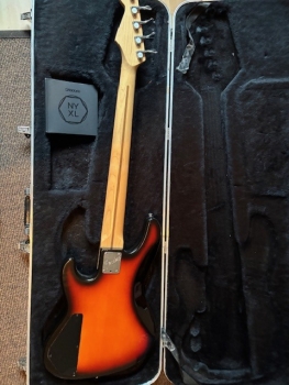 Preview: Fender Jazz Bass (4-Saiter) - Sunburst, genauer gesagt sehr wahrscheinlich 2-Color Sunburst, gebraucht