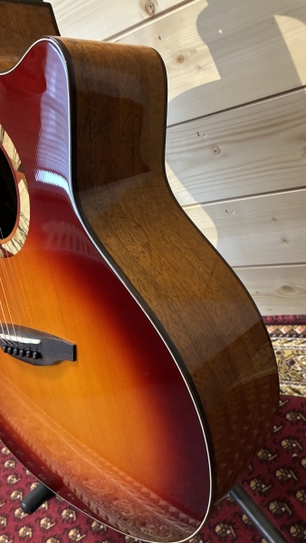 Veelah V 2-GACE - Cherry Red