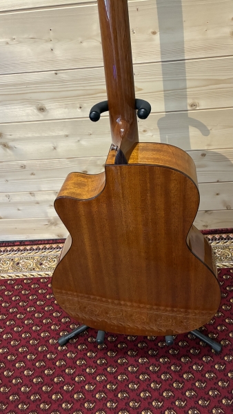 Veelah V 2-GACE - Cherry Red