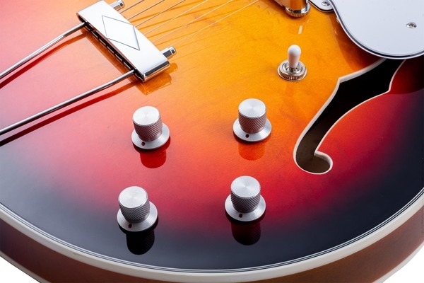 Vox Bobcat S66 (Sunburst) inkl. Koffer